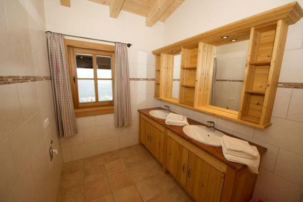 Ferienhaus Loderbichl โลเฟอร์ ภายนอก รูปภาพ